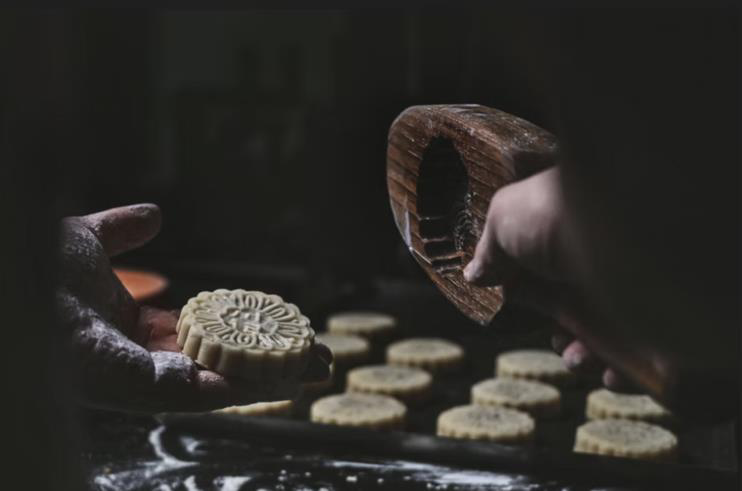 Hainanese mooncakes being shaped and baked by hand